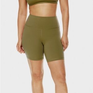 Aritzia TnaLIFE™ Atmosphere Hi-Rise 7" Short NWT